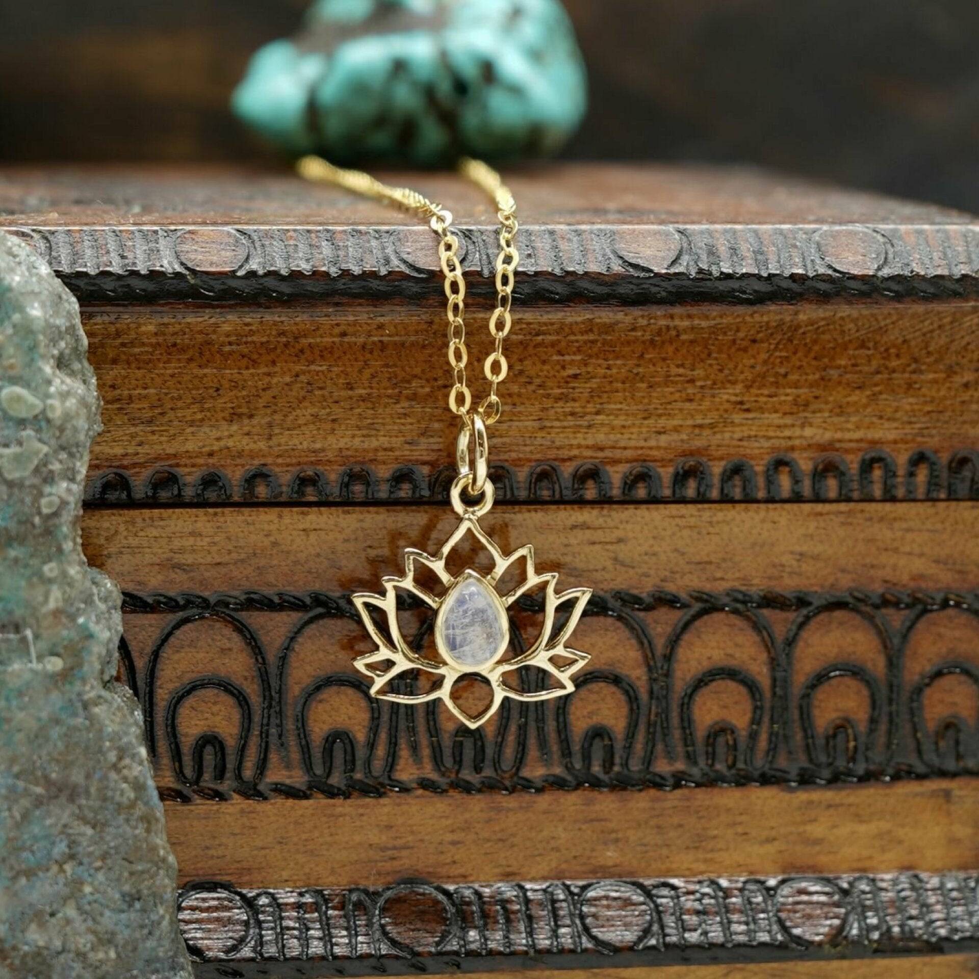 LOTUS HURIT Anhänger