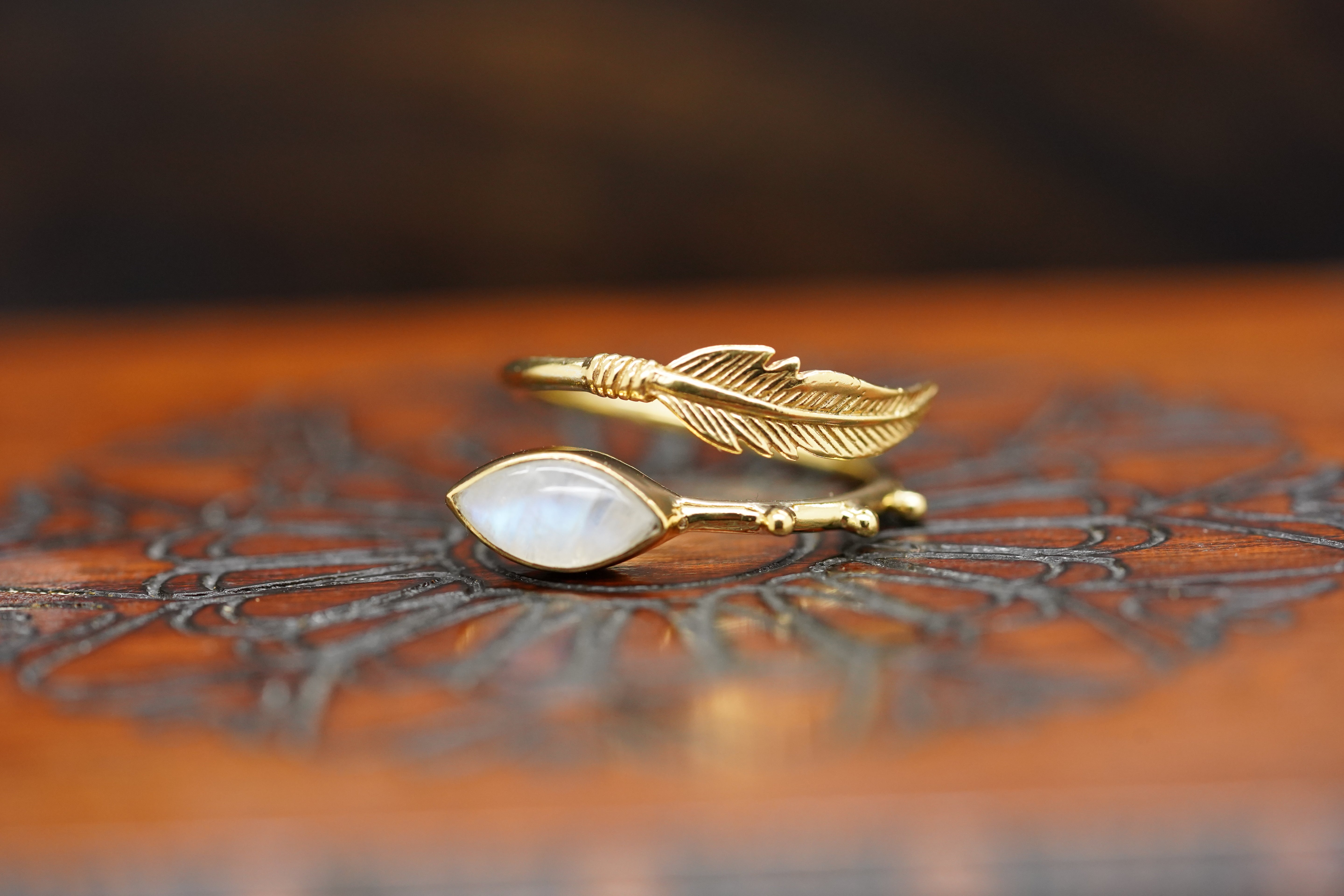 mondstein ring, mondstein ring gold, edelstein ring, achak Ring, ring aus mondstein, Edelstein ring, ring mondstein, ring vergoldet, vergoldeter ring, achak ring
