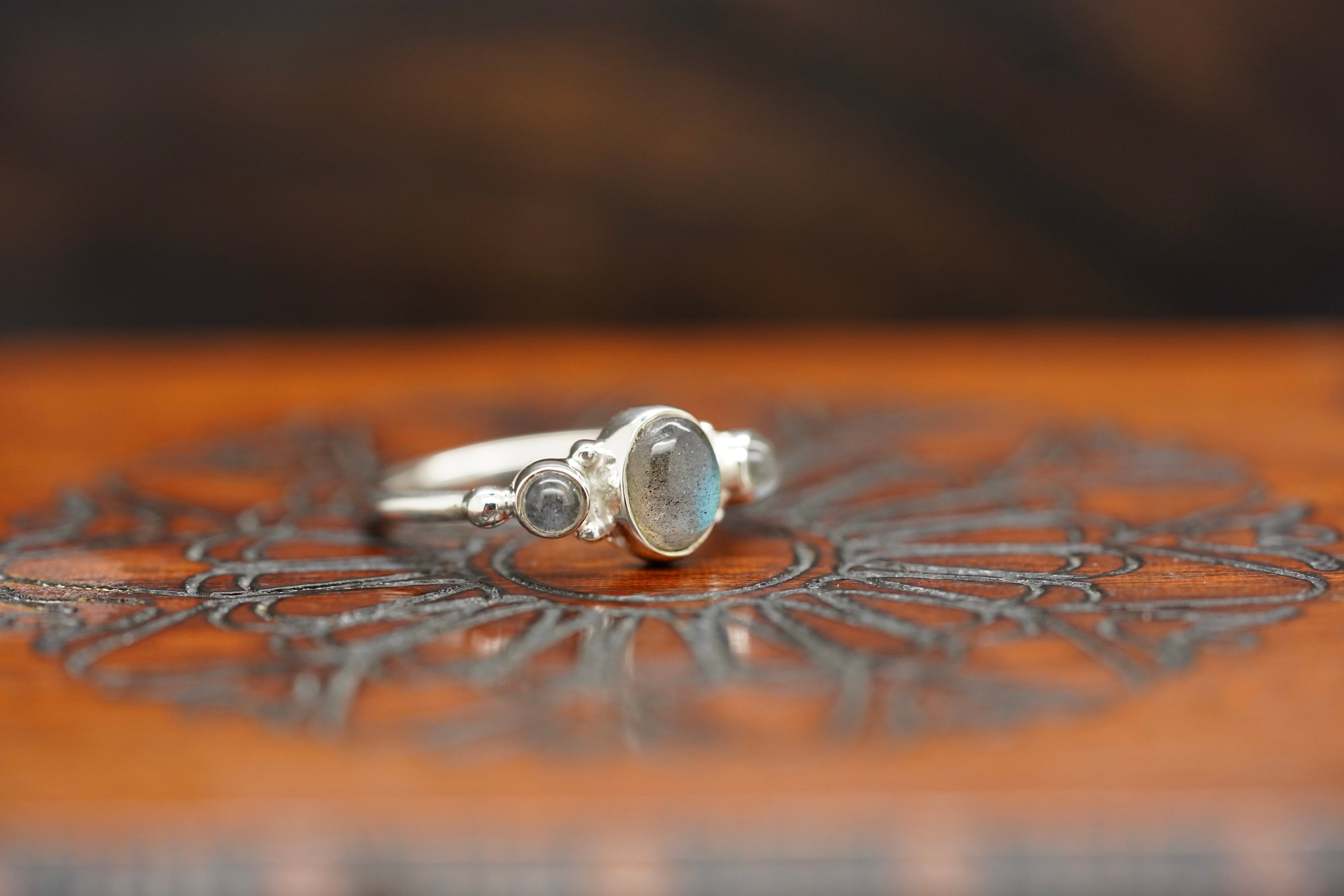 labradorit ring, ring labradorit, labradorit schmuck, ewa ring, silber ring, Edelstein ring
