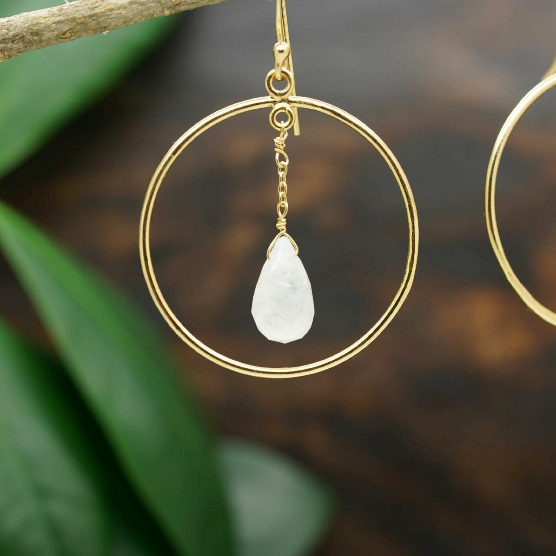 ohrringe mit mondstein, Mondstein Ohrringe, ohrringe gold mondstein, ohrringe mondstein, edelstein ohrringe, ohrringe edelstein, ohrringe gold mit edelstein, hachi ohrringe
