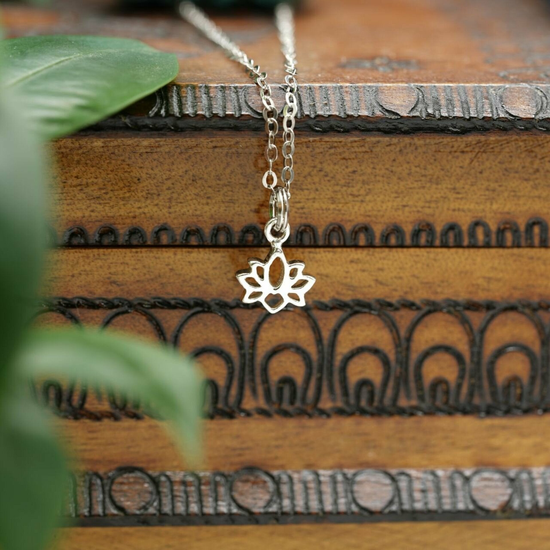 lotus kette, kette lotus, lotus kette silber, lotus anhänger, silber kette, kette silber, silber kette damen, 925 silber kette