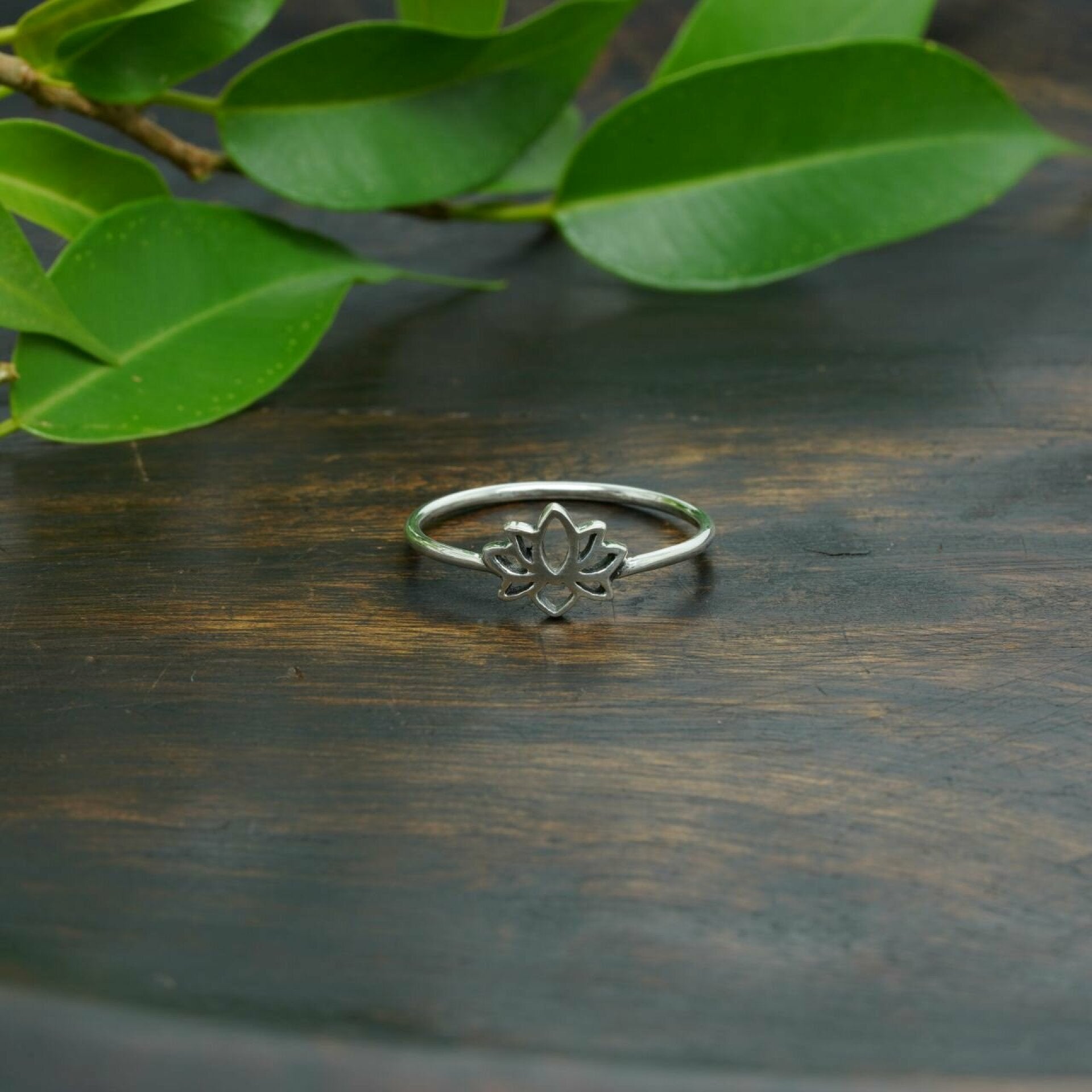 lotus ring, lotus flower ring silber, lotus am ring, silber ring, silberring damen, ring silber, damen-ring silber, silberring
