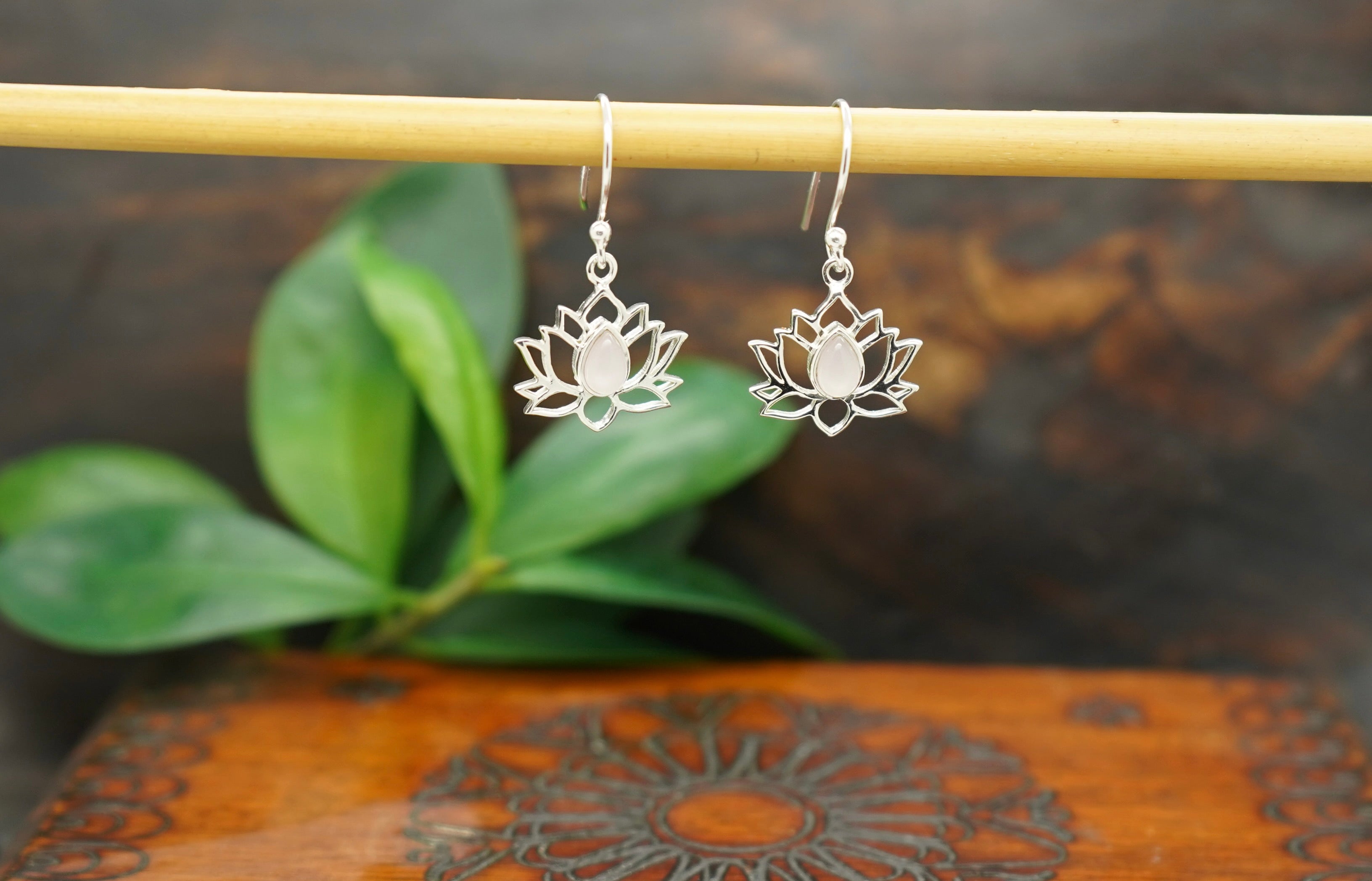 rosenquarz ohrringe, ohrringe rosenquarz, rosenquarz ohrringe silber, edelstein ohrringe, ohrringe edelstein, lotus ohrringe, ohrringe lotus
