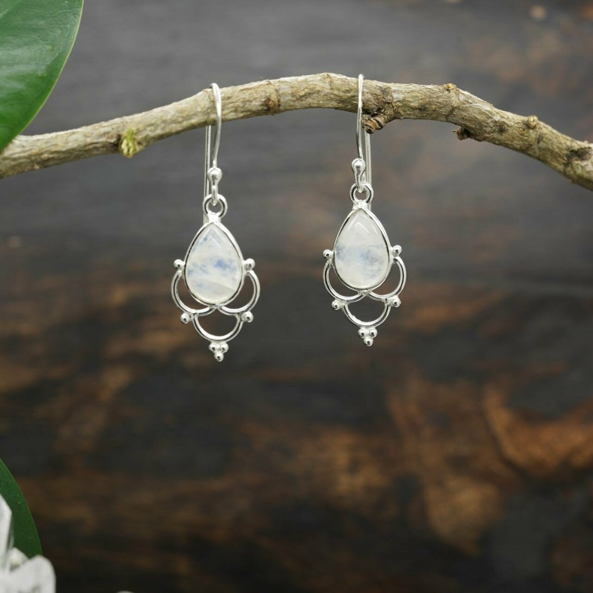 ohrringe mit mondstein, mondstein ohrringe, ohrringe silber mondstein, ohrringe mondstein, edelstein ohrringe, ohrringe edelstein, ohrringe silber mit edelstein, macawi ohrringe
