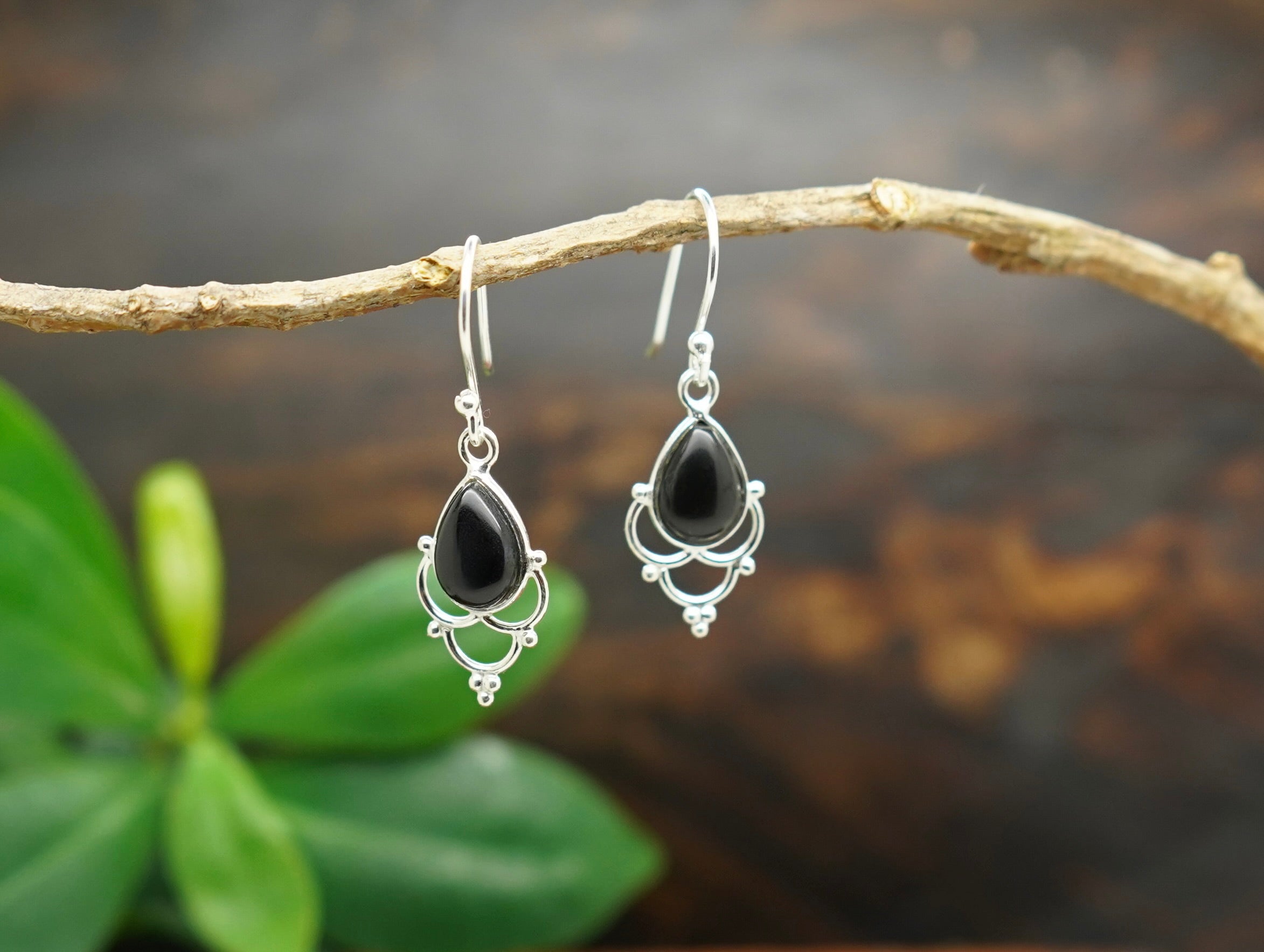 onyx ohrringe, onyx ohrringe hängend, silber ohrringe mit onyx, onyx ohrringe silber, edelstein ohrringe, ohrringe edelstein, macawi ohrringe, ohrringe silber
