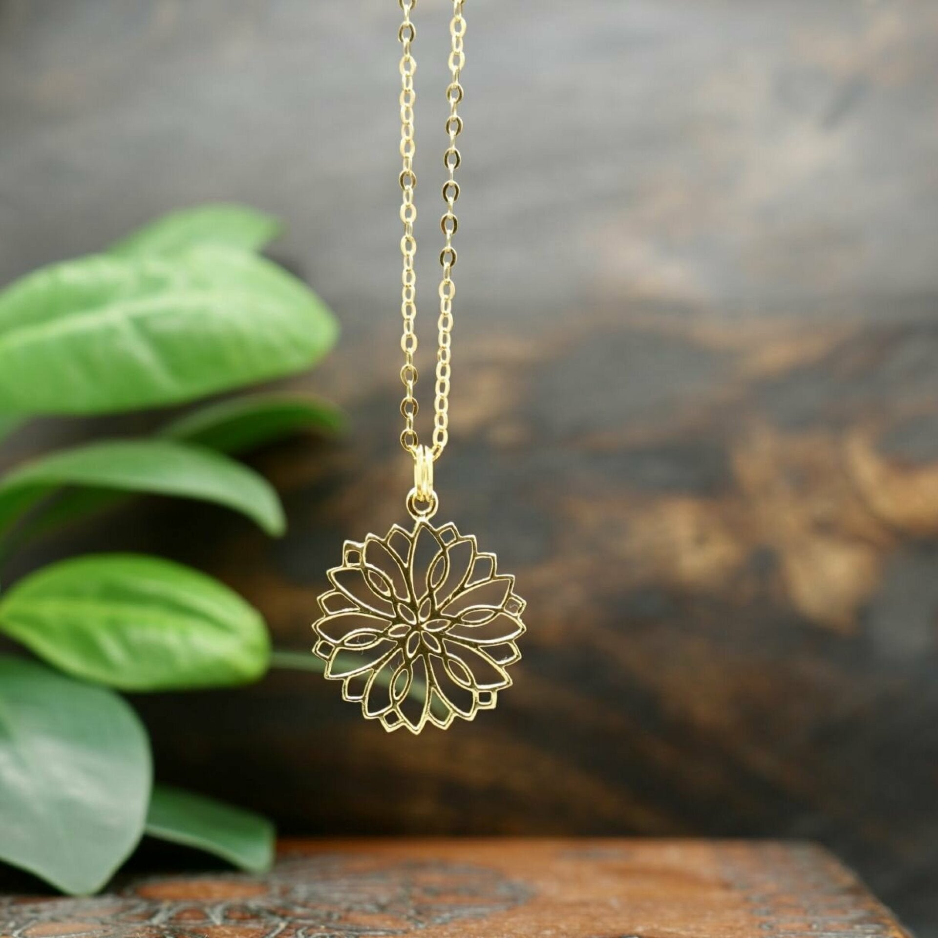 mandala kette, kette mandala gold, mandala anhänger mit kette, mandala kette gold, mandala anhänger, mandala anhänger gold