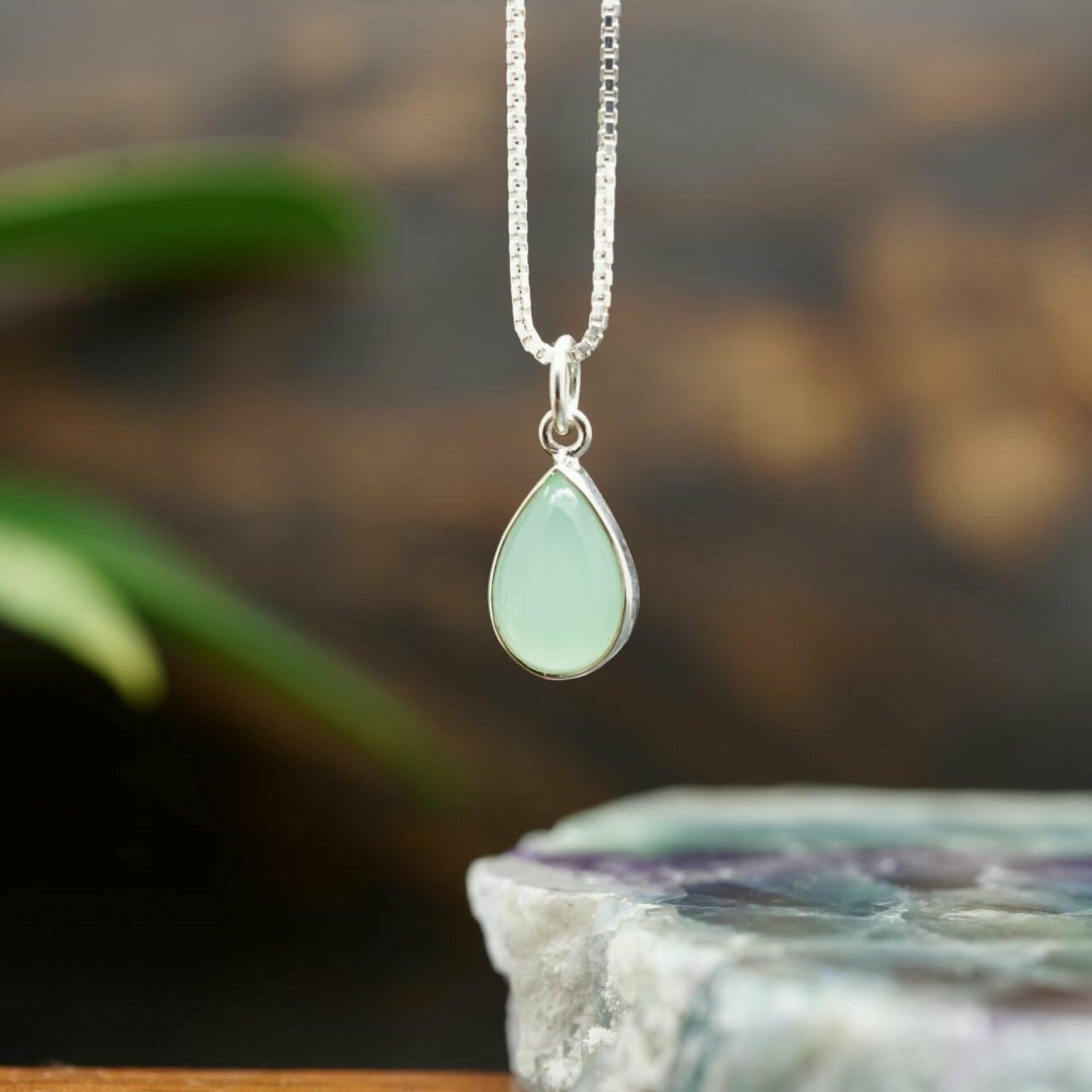 kette chalcedon, chalcedon kette, chalcedon hellblau kette, chalcedon anhänger, chalcedon anhänger silber, edelstein kette, kette mit edelstein, schmuck kette edelstein, kette mit edelstein anhänger, onida kette, silber kette, kette silber, silber kette damen
