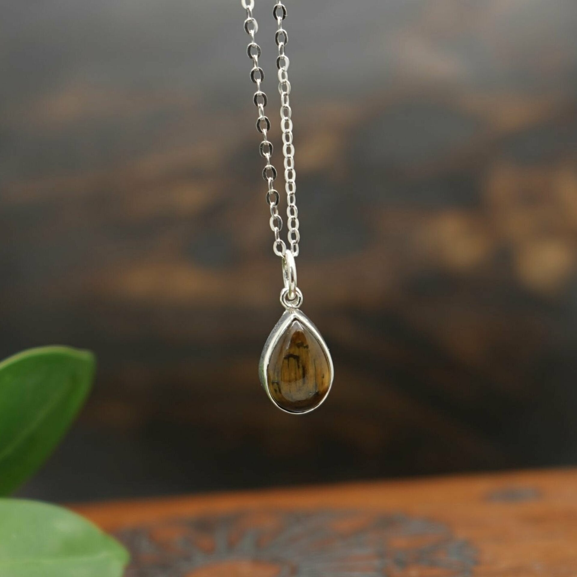 tigerauge kette, tigerauge kette damen, anhänger tigerauge, tigerauge anhänger,  edelstein kette, silber kette, onida kette