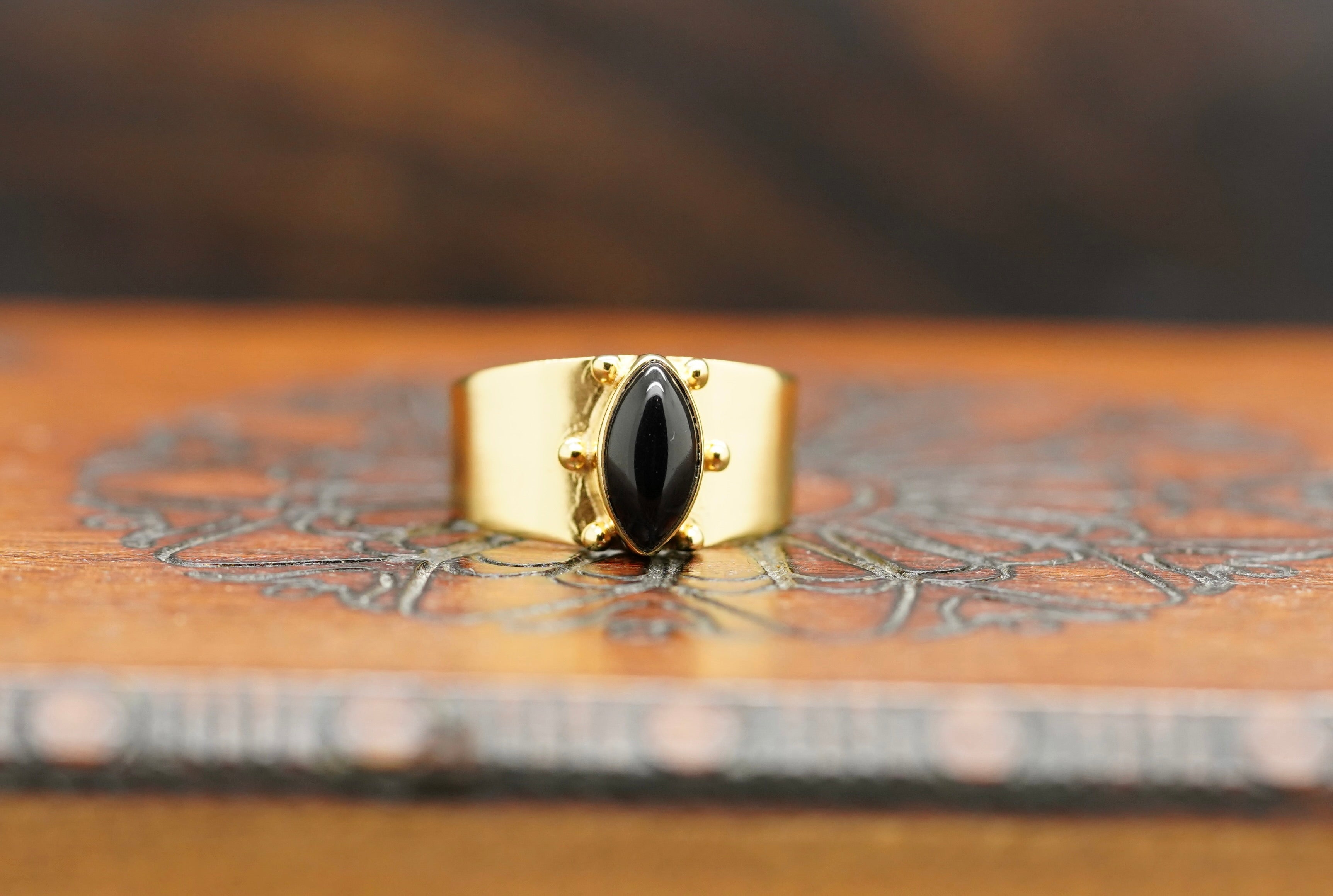 onyx ring, onyx ring damen	, onyx ring black, onyx ring damen antik, schwarzer, onyx ring, onyx ring damen gold, onyx ring gold, edelstein ring, saba ring, ring vergoldet, vergoldeter ring