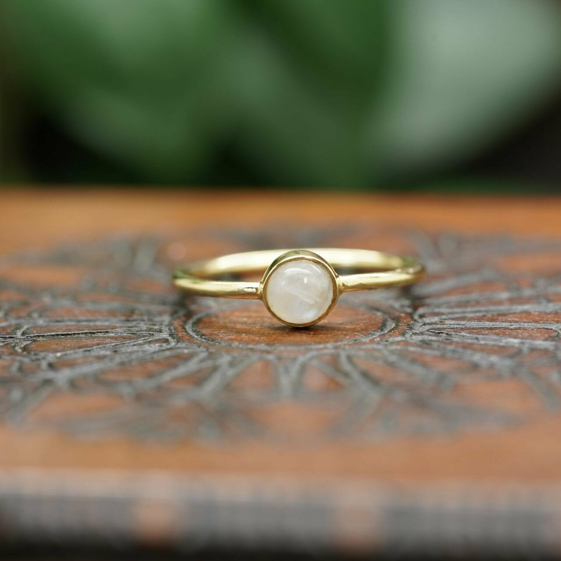 mondstein ring, mondstein ring gold, edelstein ring, sani Ring, gold ring, ring aus mondstein, ring mondstein, vergoldeter ring
