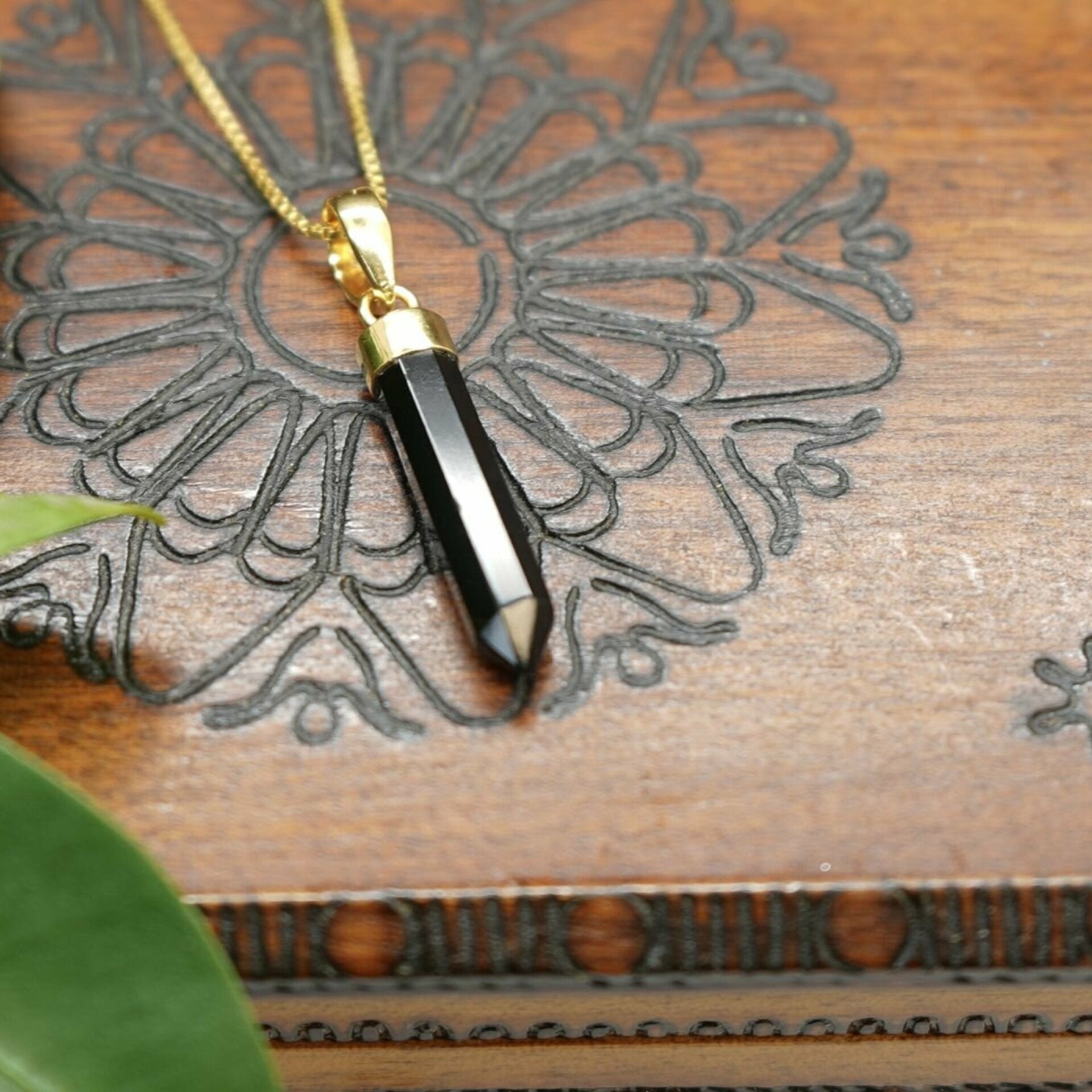 onyx kette, onyx kette damen, onyx stein kette, onyx anhänger, kette gold, gold kette, kette gold damen, damen kette gold, kette vergoldet, edelstein kette